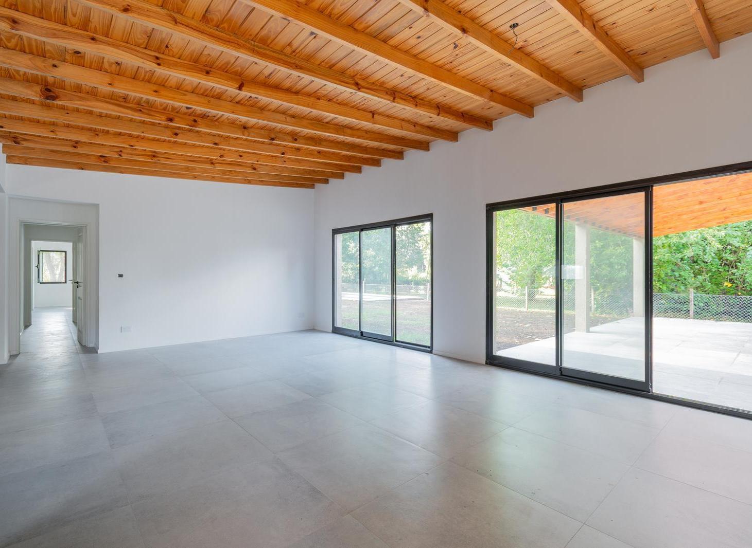 Foto de Venta Casa Cuatro Ambientes a Estrenar con Quincho y Pileta, Barrio, imagen 3