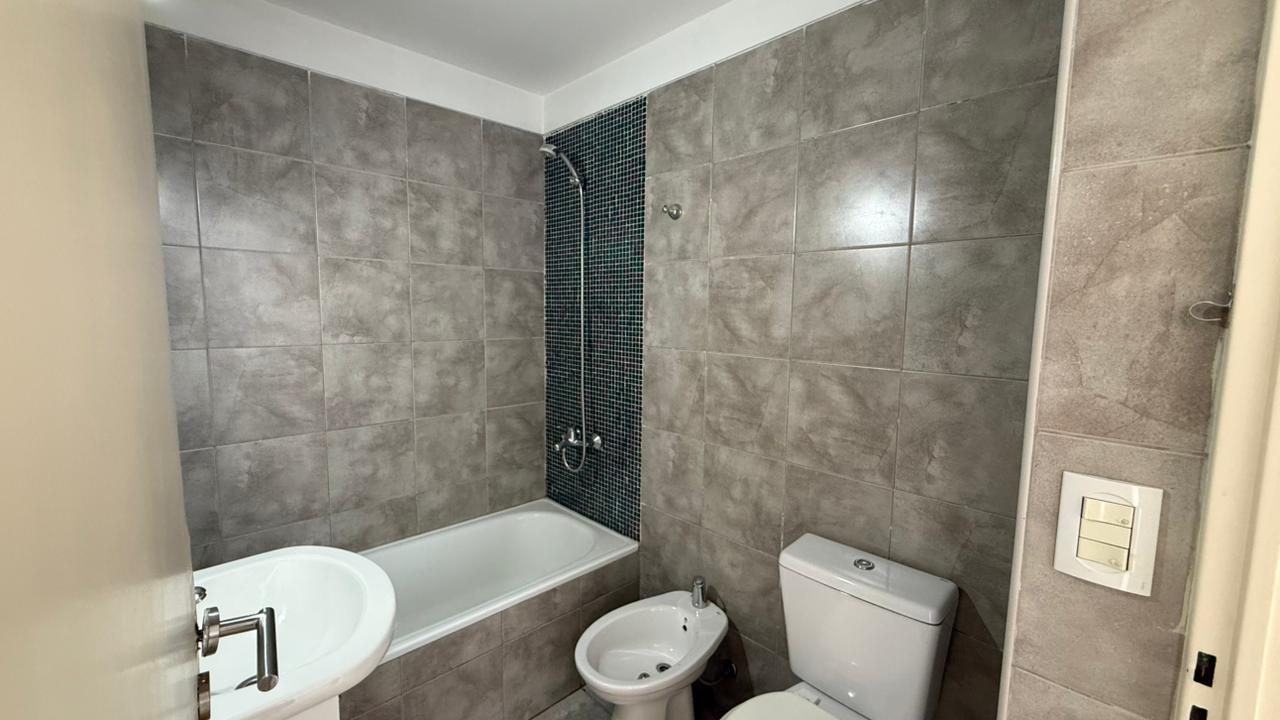Foto de ALQUILER / Departamento / 2 ambientes / Almagro con cochera, imagen 1