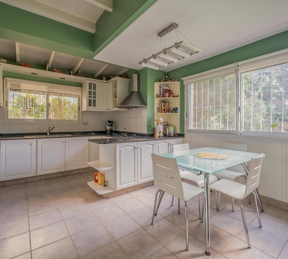 Foto de VENTA CASA ESTILO CANADIENSE CON PILETA CLIMATIZADA BARRIO CERRADO LA, imagen 4
