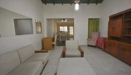 Foto de Venta casa lote propio tres ambientes con jardín y cochera Adrogué, imagen 4