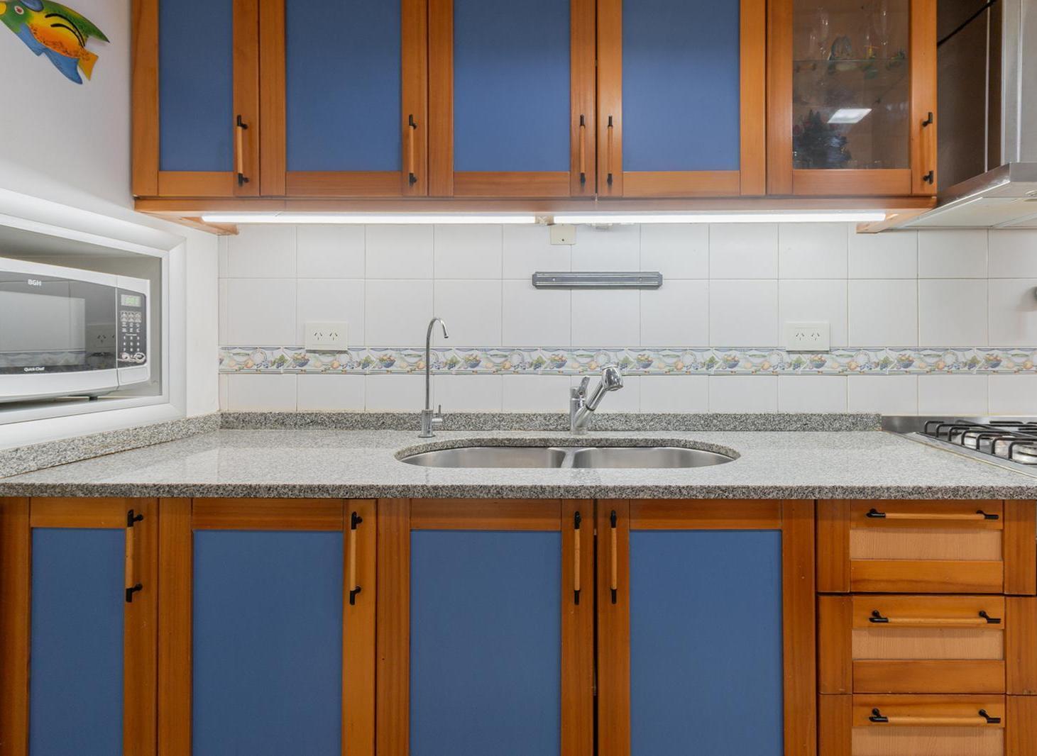 Foto de Venta casa de tres plantas en lote propio con garage y quincho en, imagen 4
