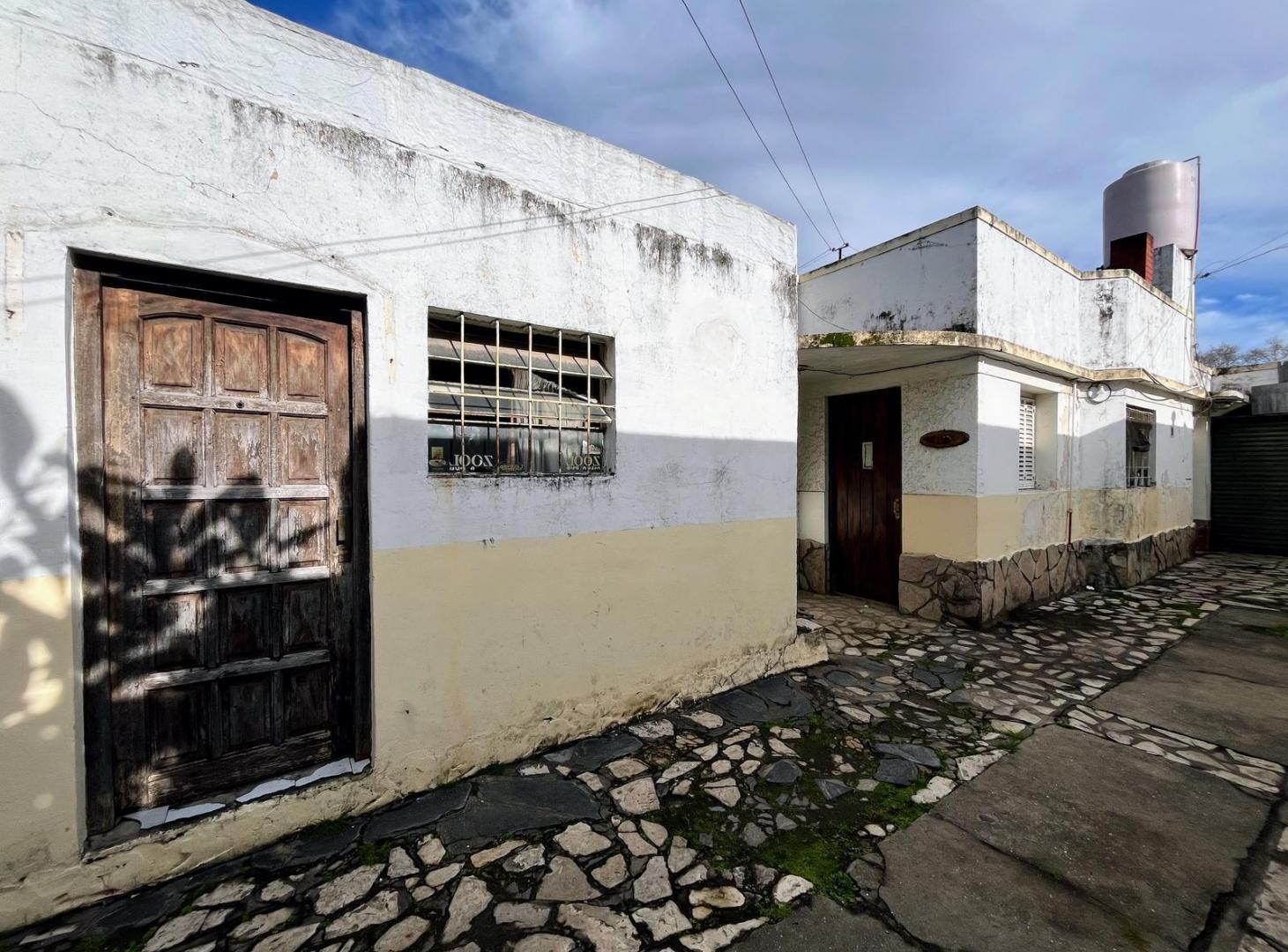 Foto de Casa a refaccionar en lote 338m2 a 50 mts. de la estación de Marmol, imagen 4