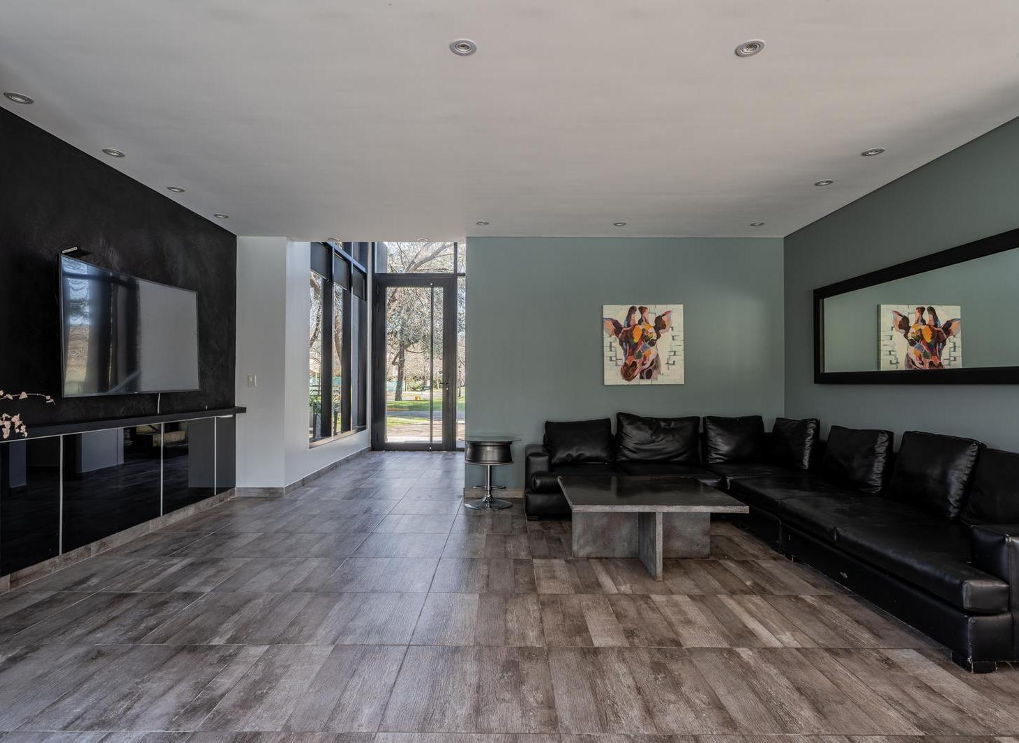 Foto de Venta casa seis ambientes con pileta en barrio Lomas de Fátima, Pilar, imagen 3