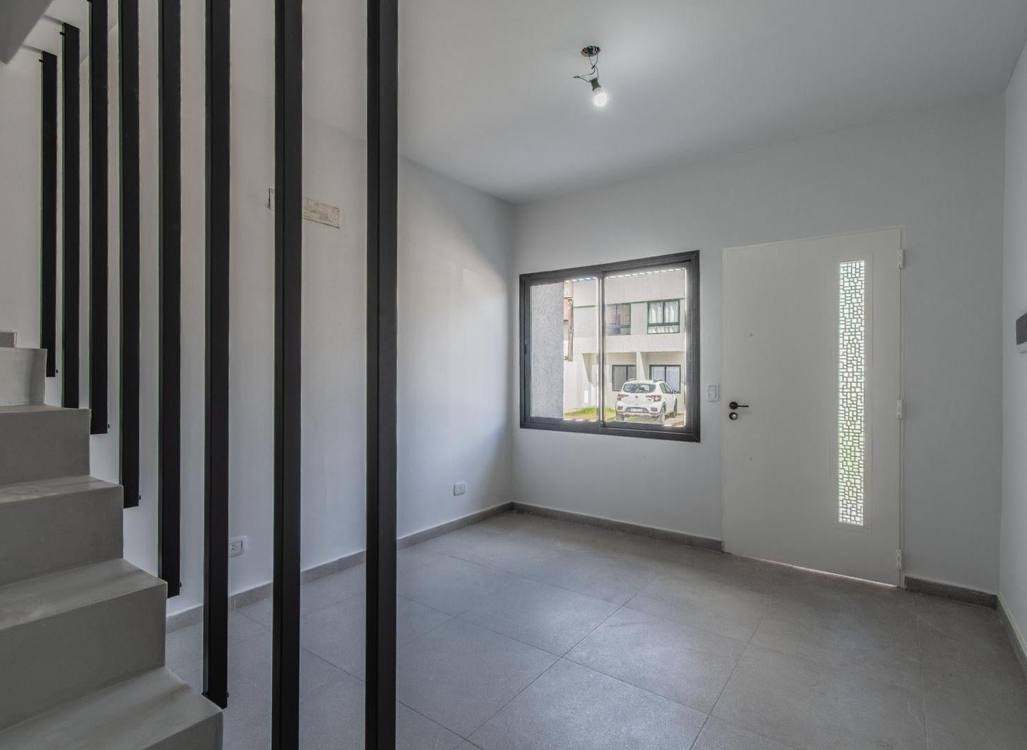 Foto de Venta dúplex tres ambientes con cochera y jardín en complejo San Miguel, imagen 4