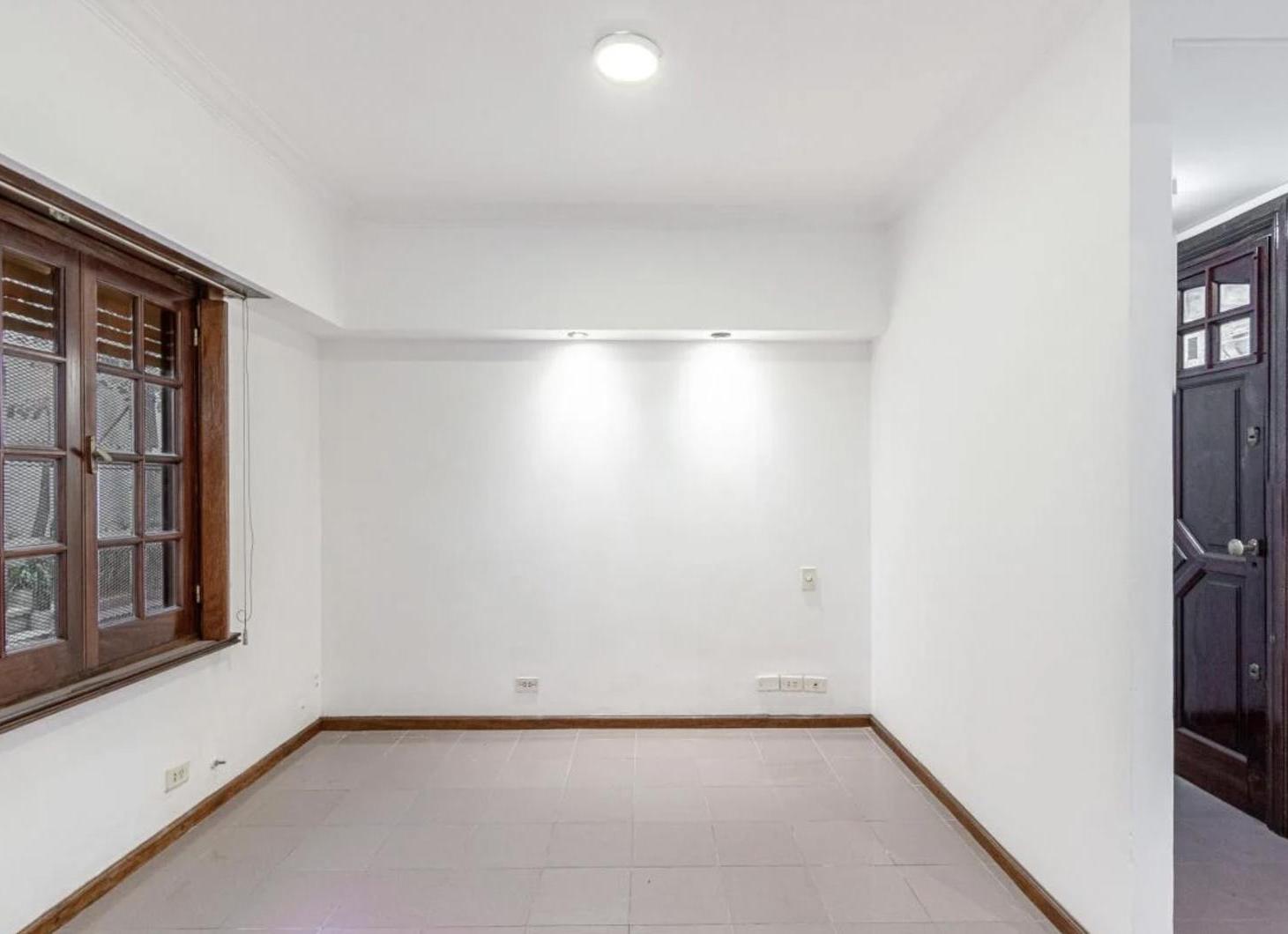 Foto de VENTA / Sarmiento 2800 / Casa en lote propio / 4 ambientes / Caseros /, imagen 5