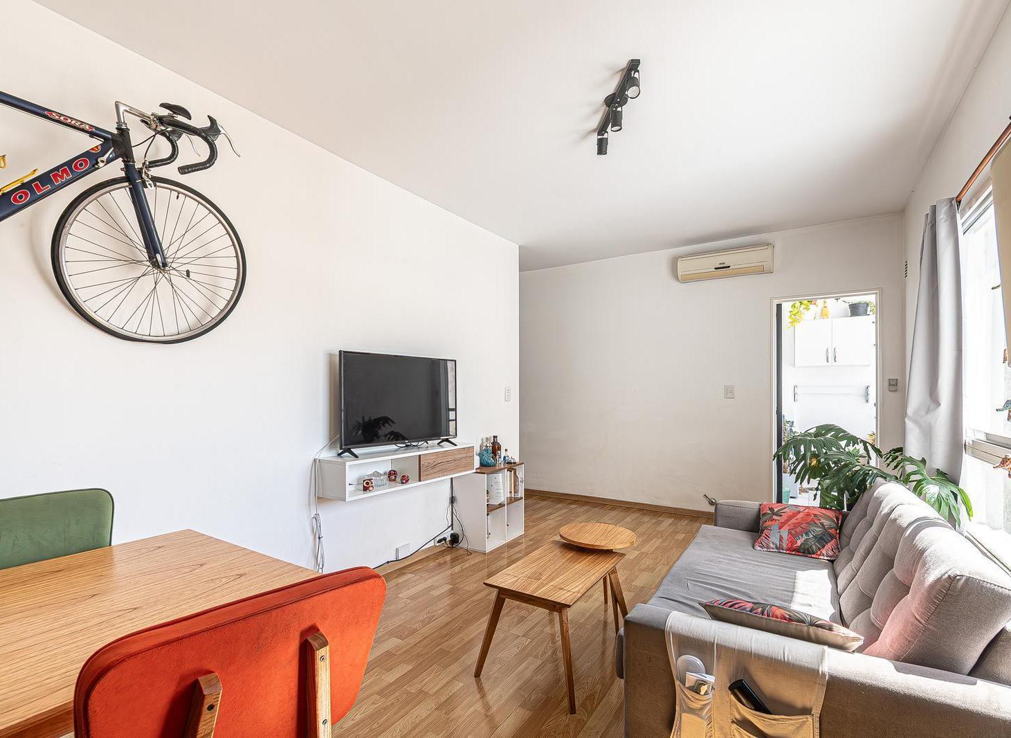 Foto de Hermoso 2 Amb Muy Luminoso con Balcon y Cochera Almagro en Venta, imagen 2