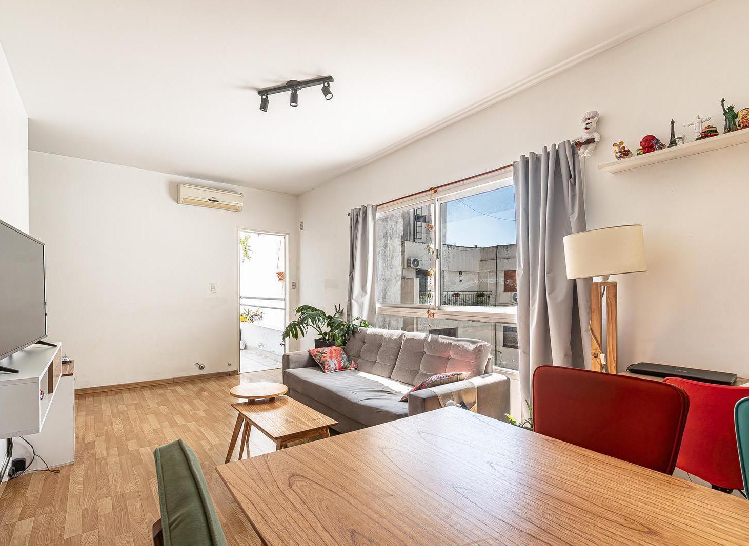 Foto de Hermoso 2 Amb Muy Luminoso con Balcon y Cochera Almagro en Venta, imagen 1