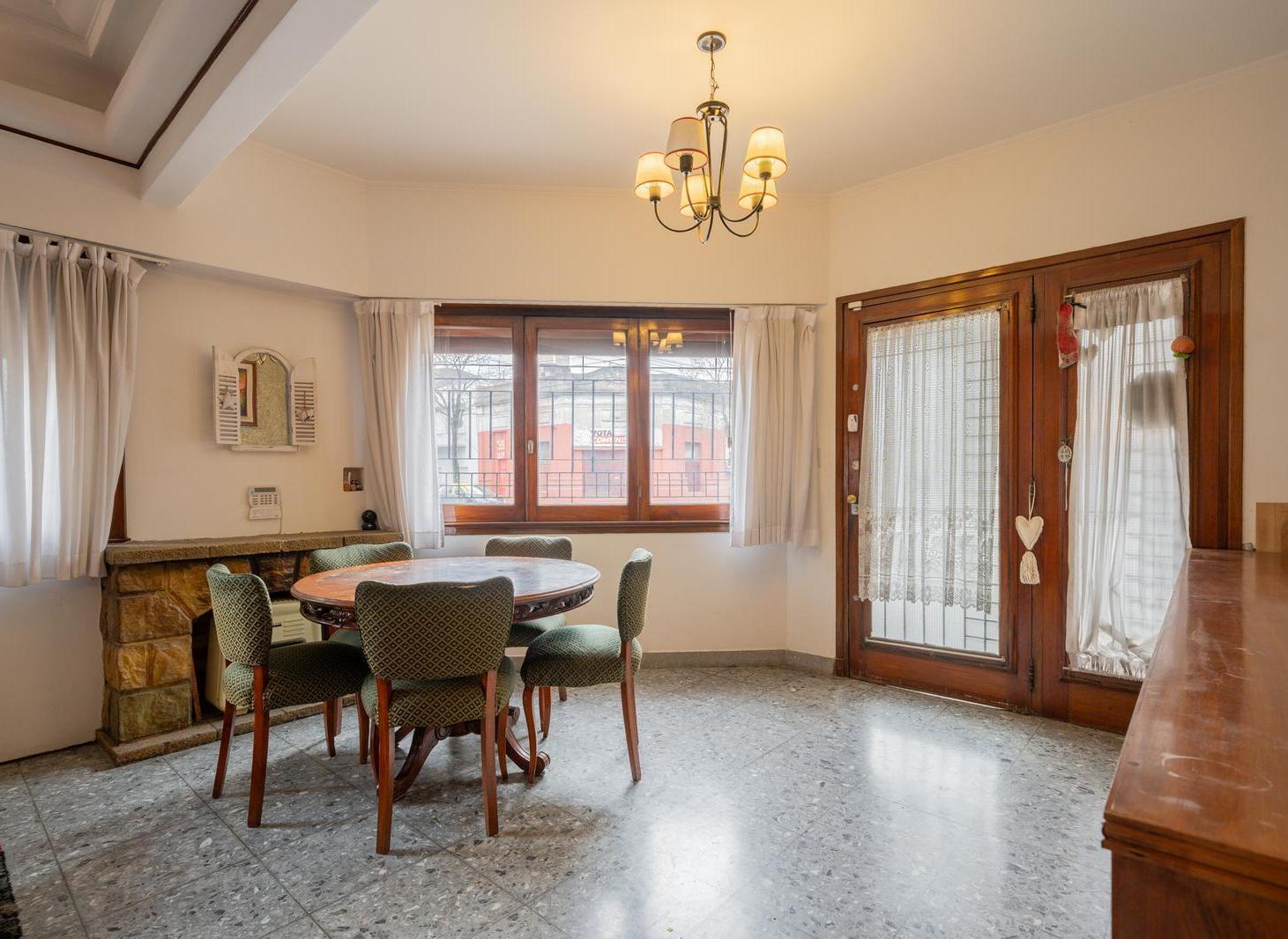 Foto de Venta casa lote propio 5 ambientes con terraza y garage Apta Credito en, imagen 2