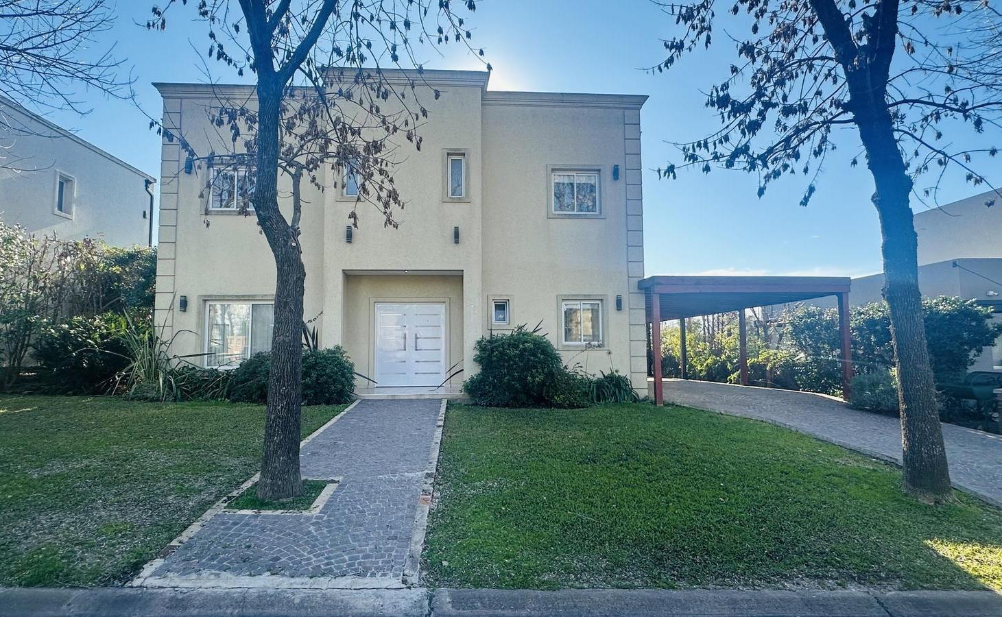 Foto de Casa 4 Ambientes con Piscina - Barrio Santa Guadalupe, imagen 1