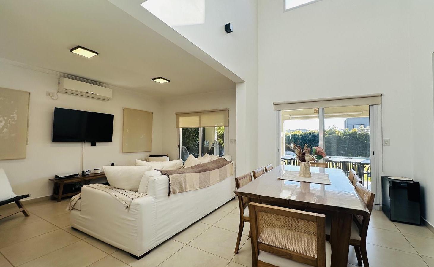 Foto de Casa 5 Ambientes con piscina - Barrio Santa Guadalupe, imagen 3