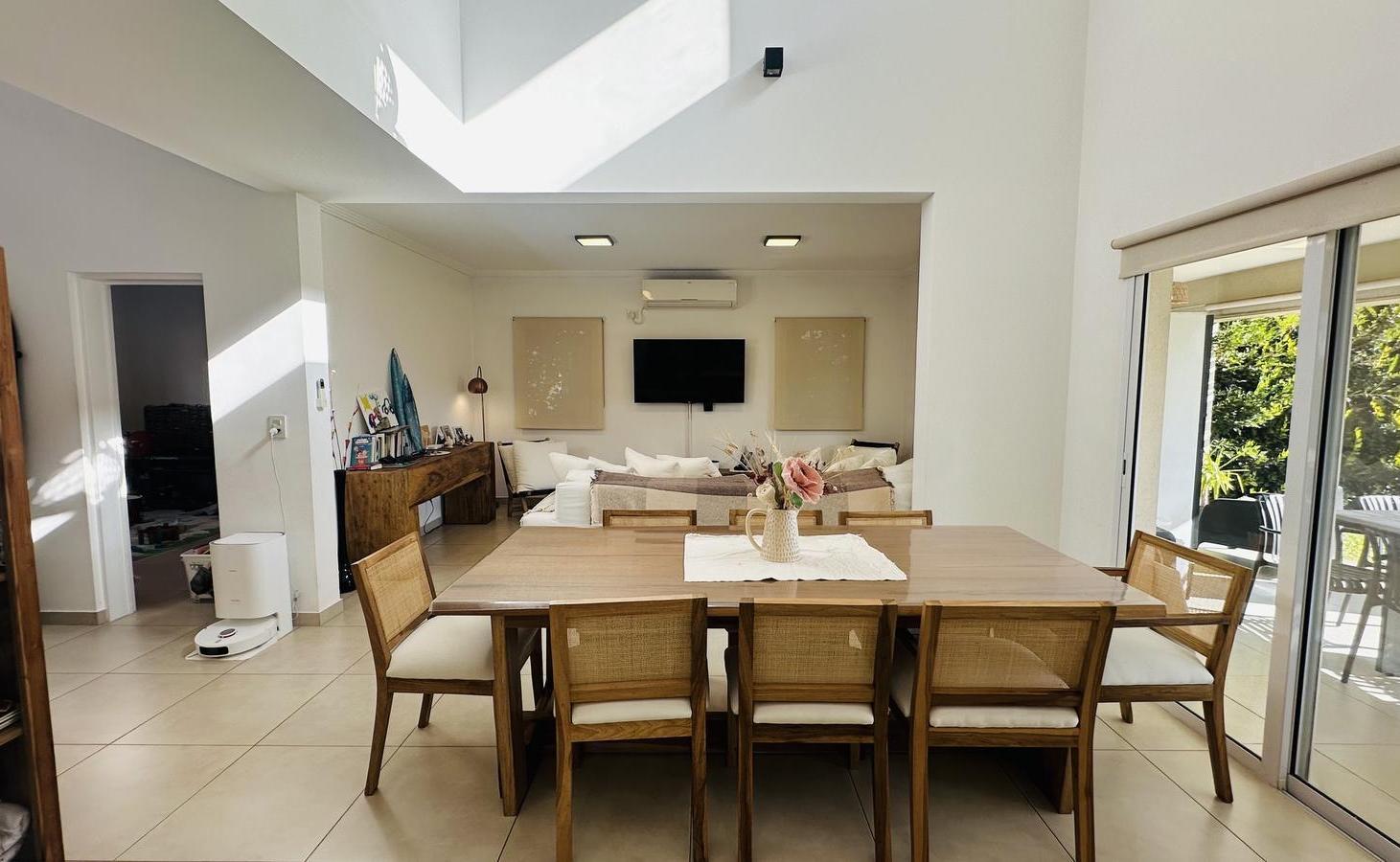 Foto de Casa 5 Ambientes con piscina - Barrio Santa Guadalupe, imagen 4