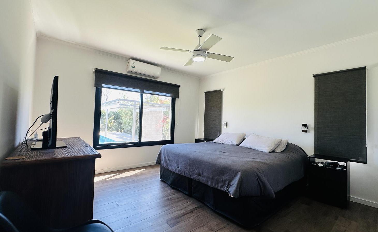 Foto de Casa 5 Ambientes con Piscina y jacuzzi - Barrio Santa Guadalupe, imagen 4