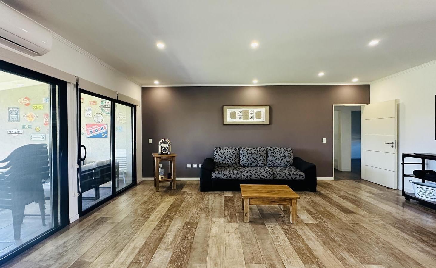 Foto de Casa 5 Ambientes con Piscina y jacuzzi - Barrio Santa Guadalupe, imagen 5
