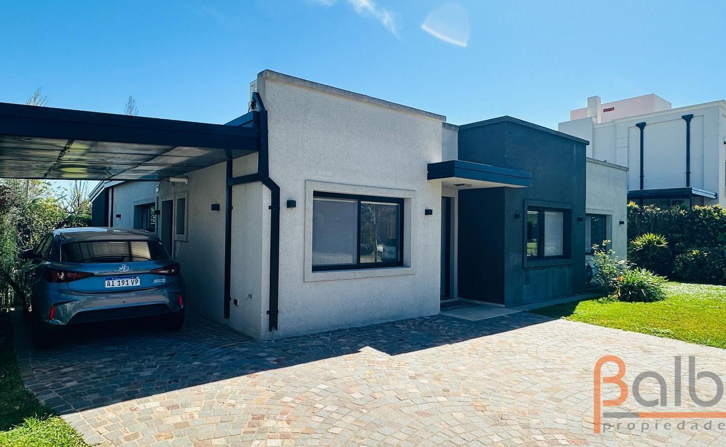 Foto de Casa 5 Ambientes con Piscina y jacuzzi - Barrio Santa Guadalupe, imagen 2