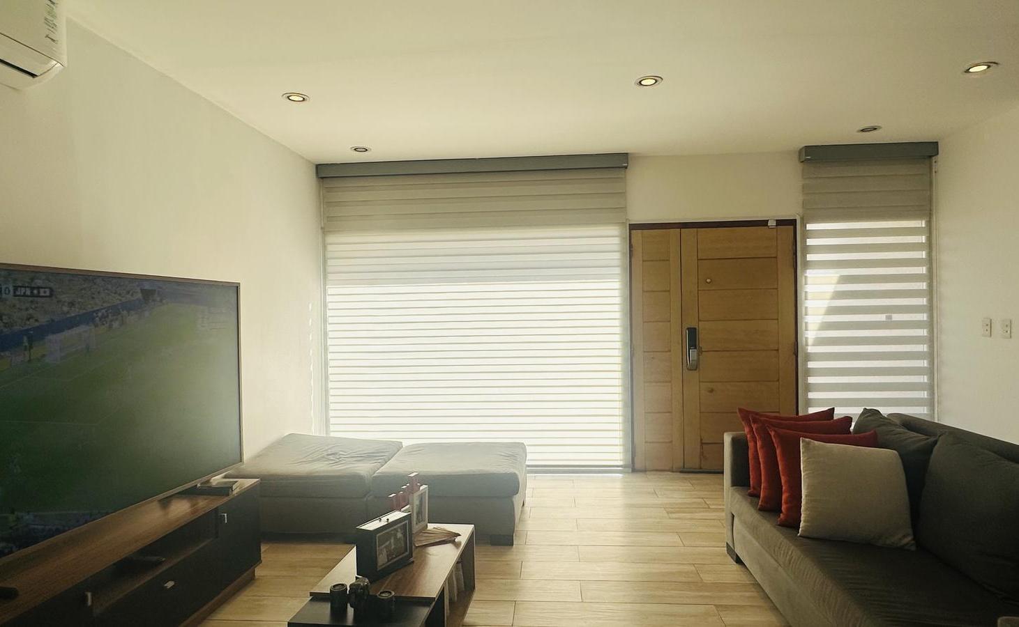 Foto de Casa 5 Ambientes con piscina - Barrio Santa Guadalupe, imagen 1