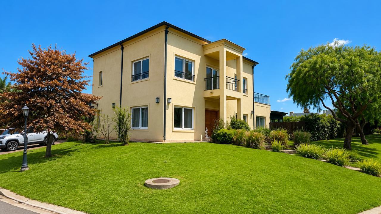 Foto de Casa 6 Ambientes con Piscina - Barrio Santa Guadalupe, imagen 3