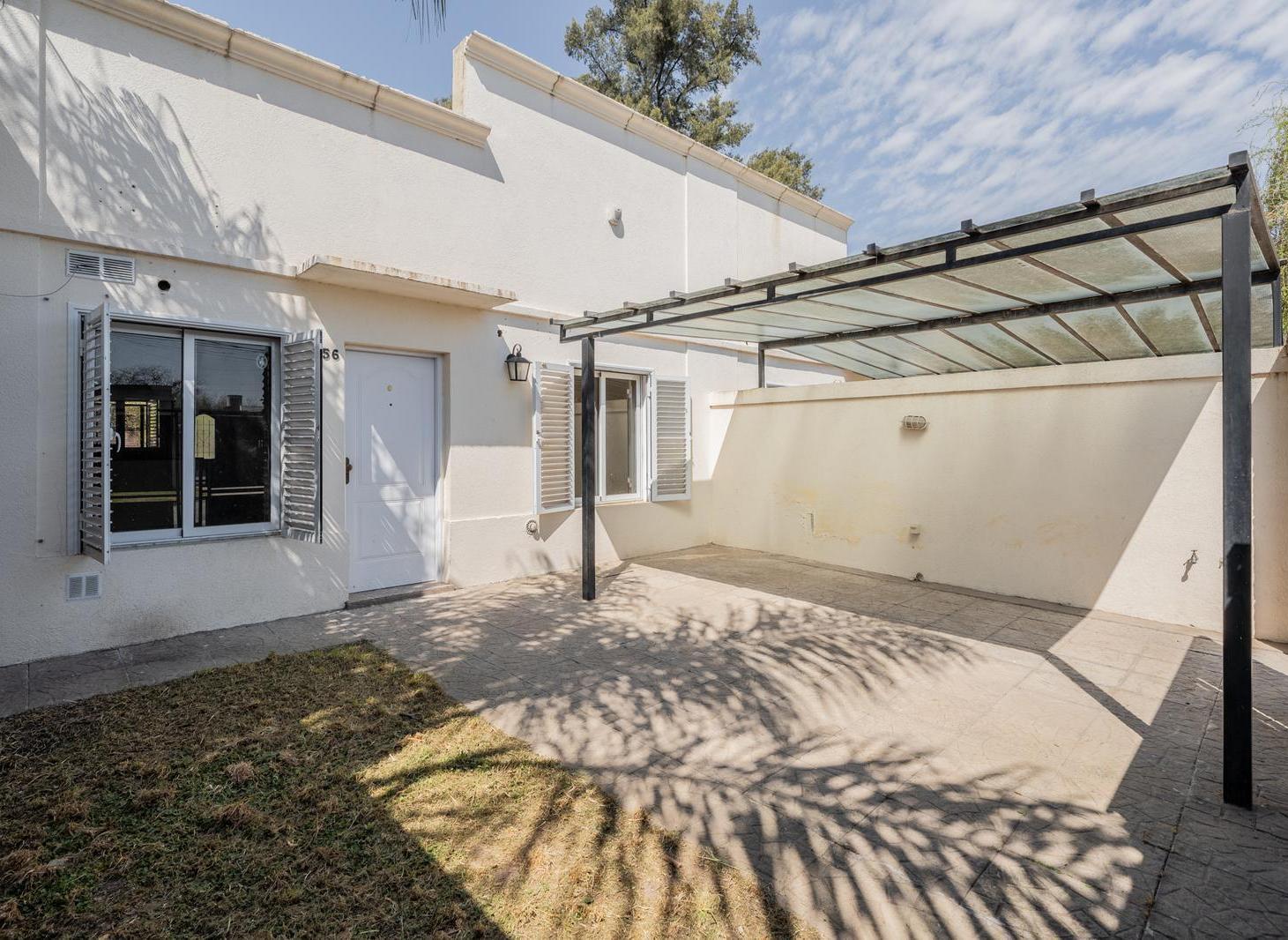Foto de Venta en block dos viviendas tres ambientes con cochera y jardín en, imagen 3
