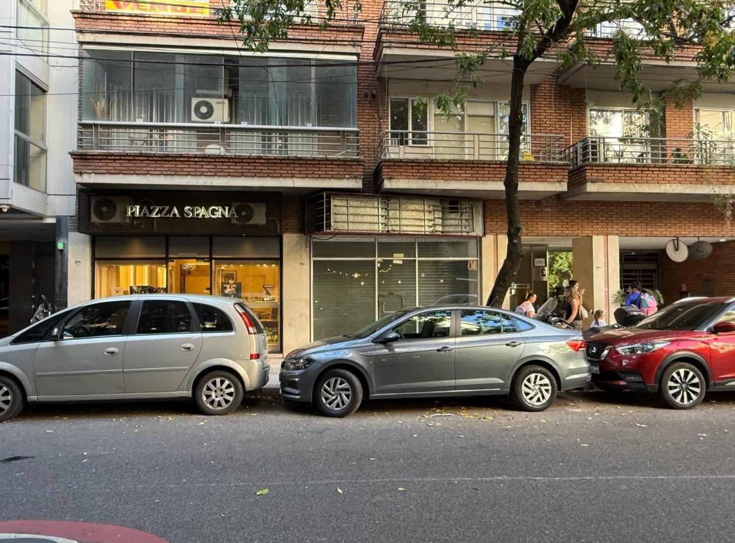 Foto de Moderno Local en Palermo amplia vidriera a metros de Av. Las Heras, imagen 2