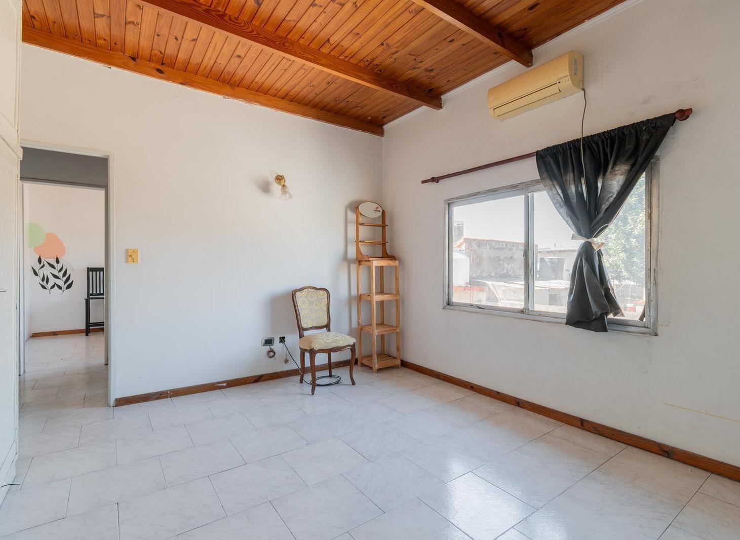 Foto de Venta PH cuatro ambientes con balcón y altillo en Villa Dominico, imagen 3