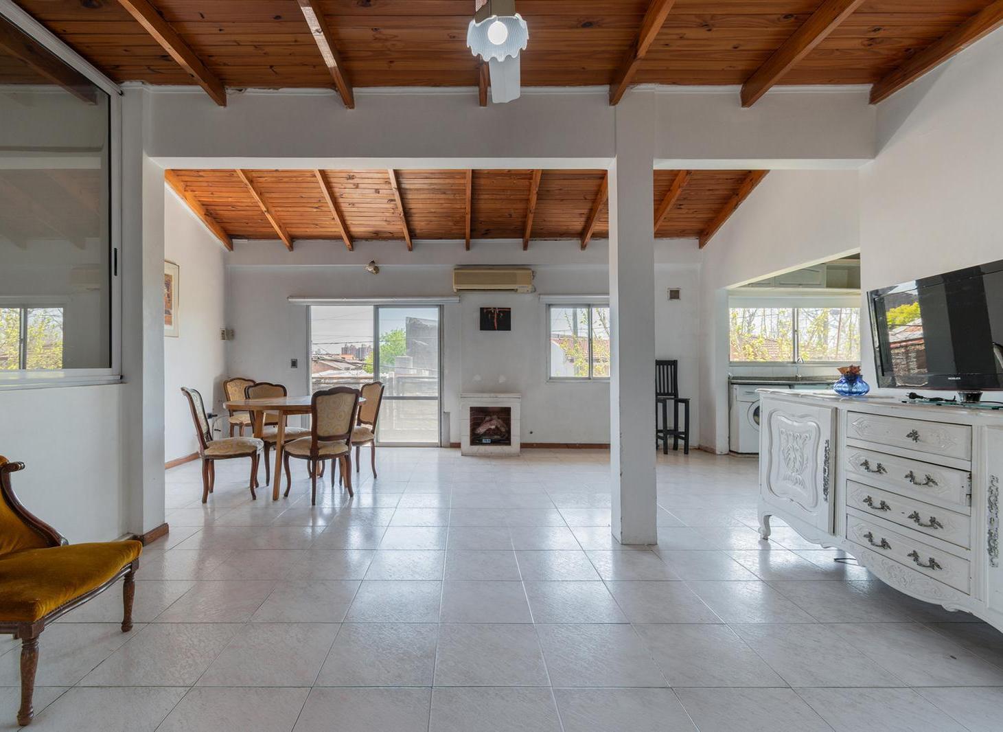 Foto de Venta PH cuatro ambientes con balcón y altillo en Villa Dominico, imagen 1