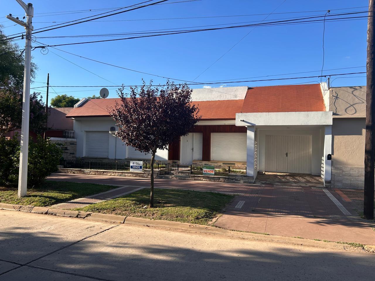 Foto de VENTA / CASA / CENTRO / CARMEN DE ARECO, imagen 2