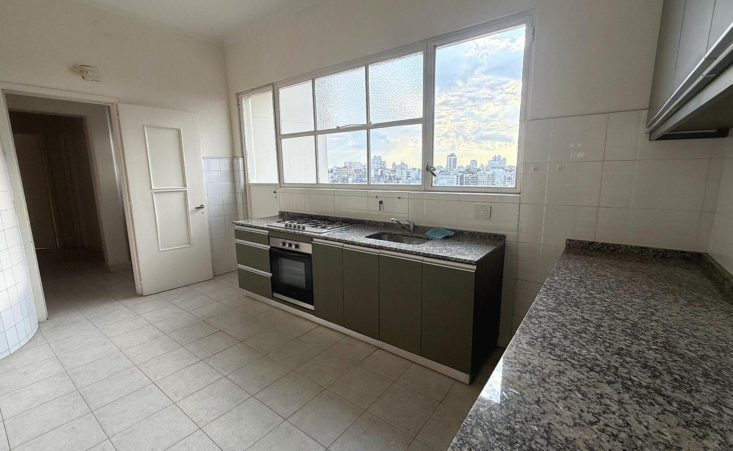 Foto de ALQUILER / Avenida Alvear 1900 Piso 11 / Departamento / 4 Ambientes /, imagen 4