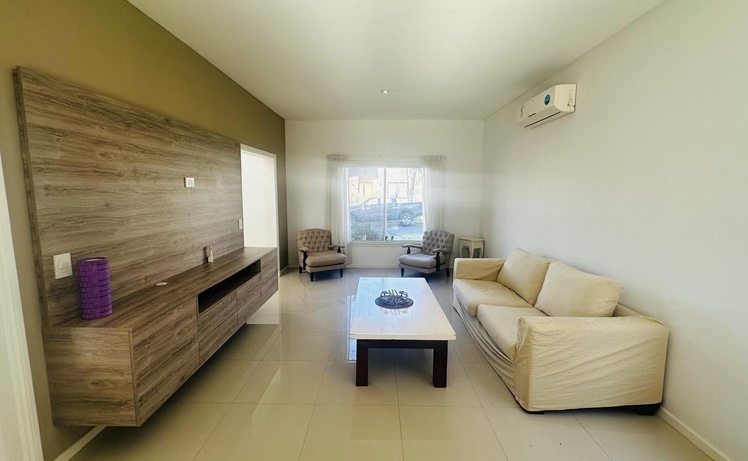 Foto de Casa 5 Ambientes con Piscina - Barrio Santa Guadalupe, imagen 4