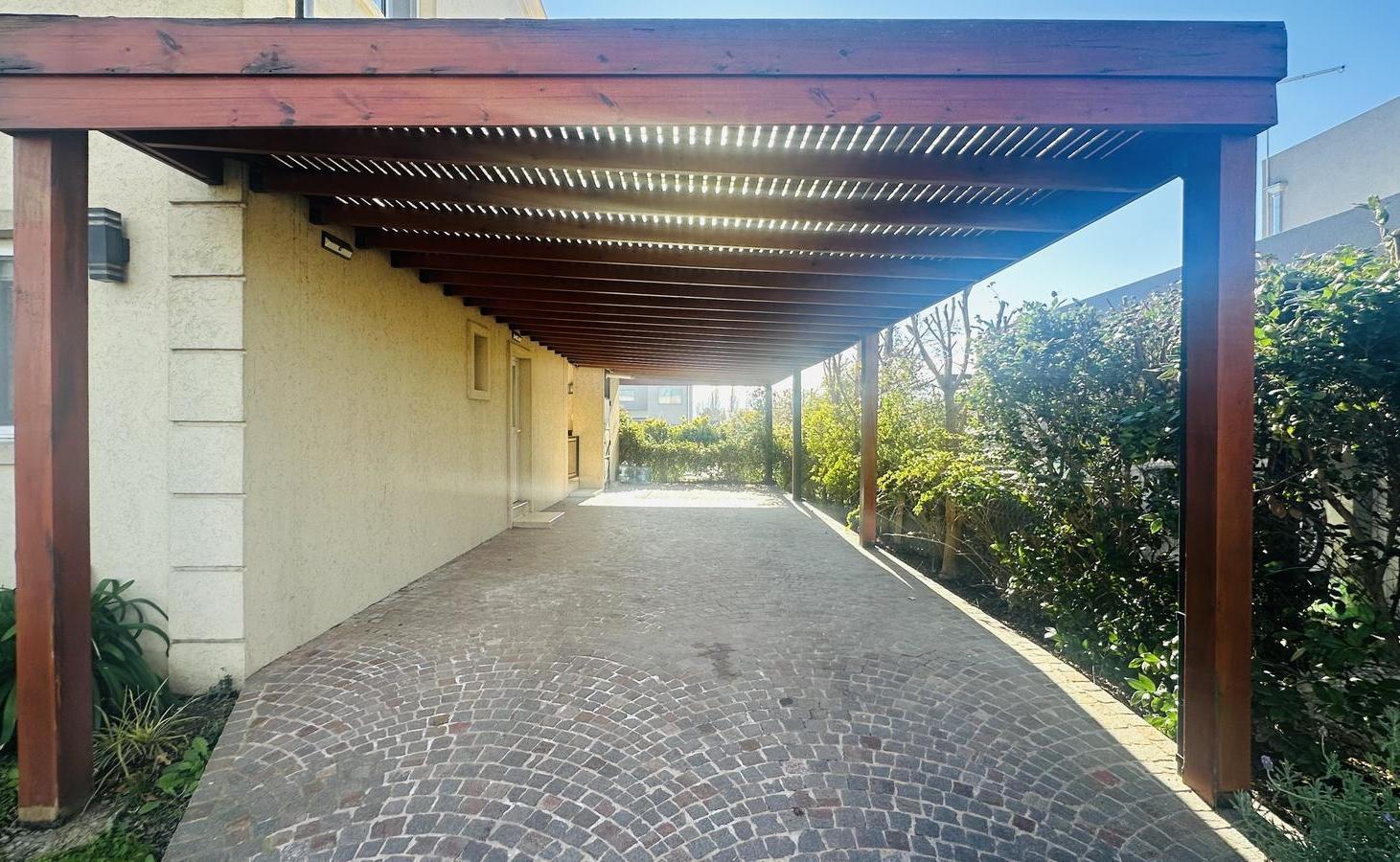 Foto de Casa 5 Ambientes con Piscina - Barrio Santa Guadalupe, imagen 2