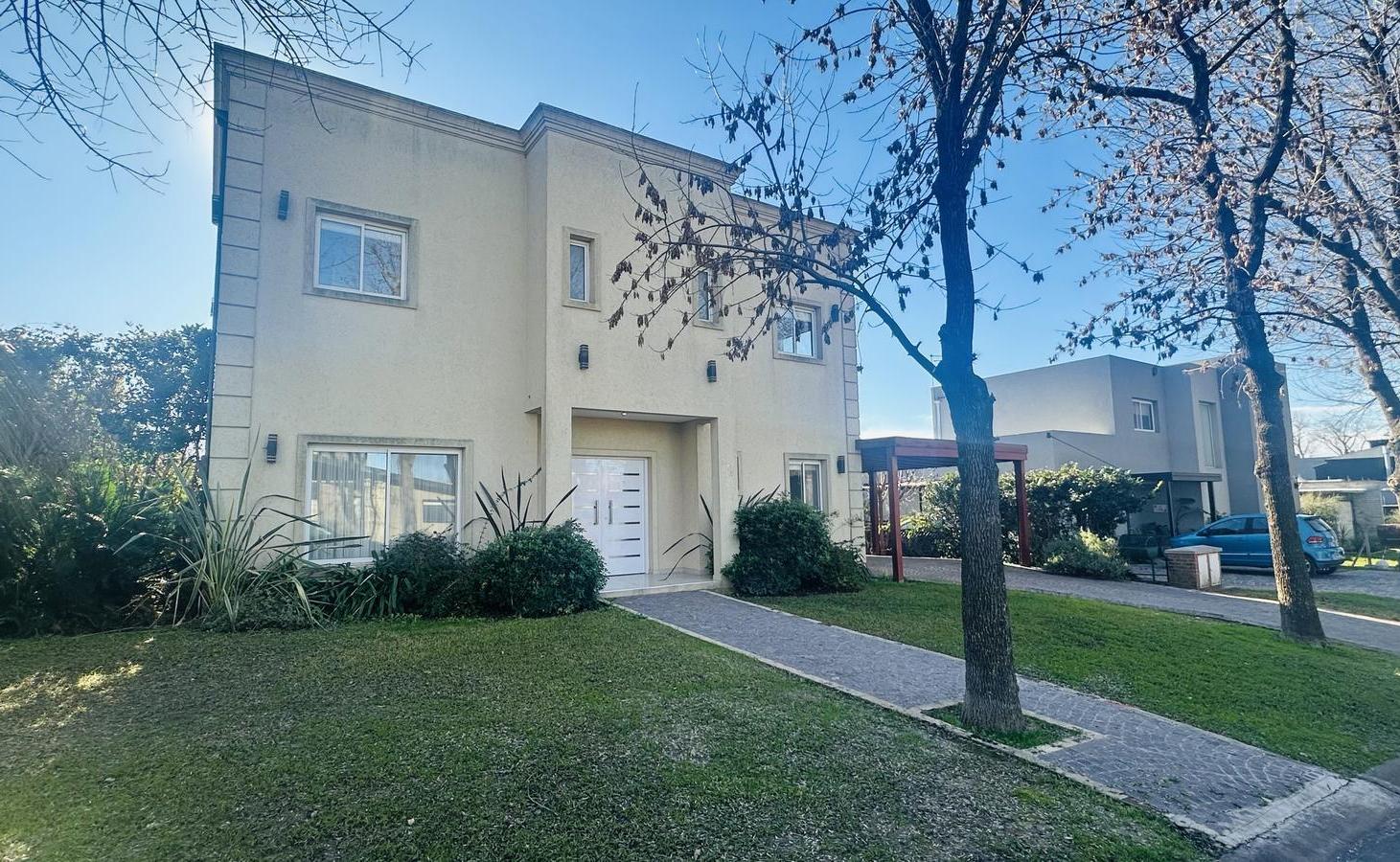 Foto de Casa 5 Ambientes con Piscina - Barrio Santa Guadalupe, imagen 5