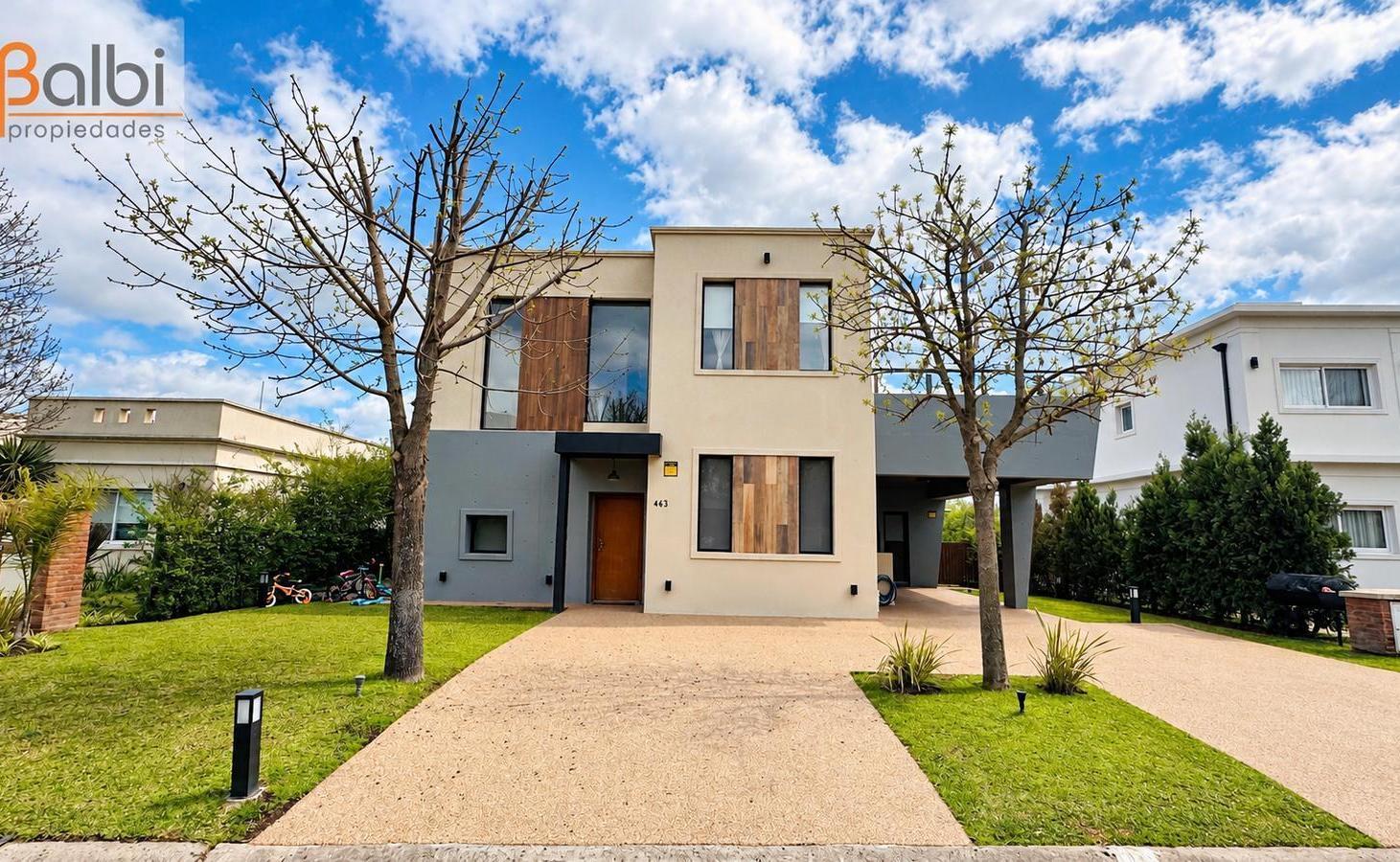 Foto de Casa 5 Ambientes con Diseño Arquitectónico - Barrio Santa Guadalupe, imagen 1