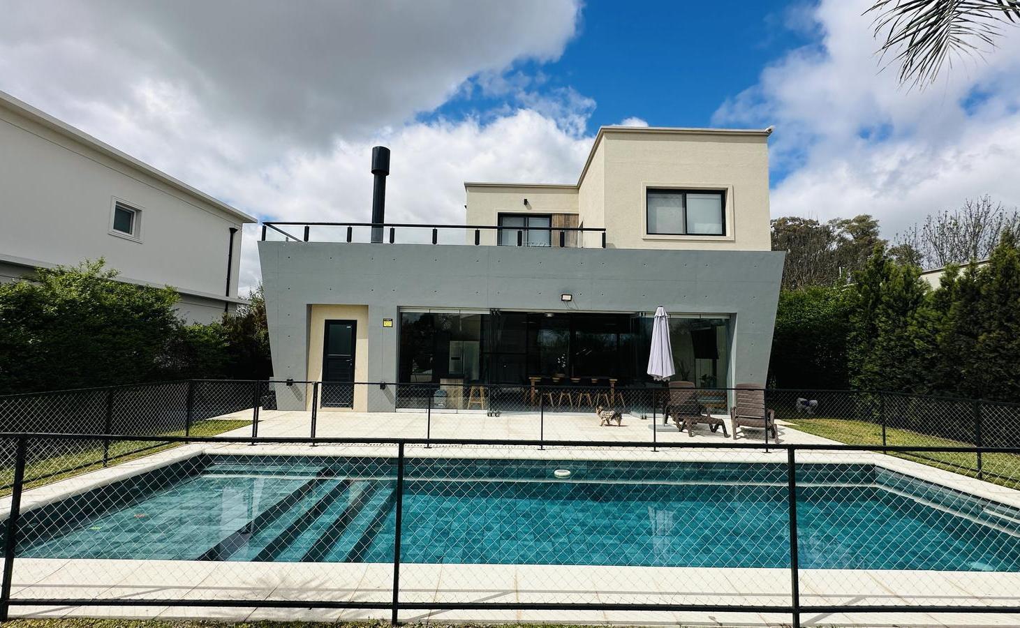 Foto de Casa 5 Ambientes con Diseño Arquitectónico - Barrio Santa Guadalupe, imagen 4