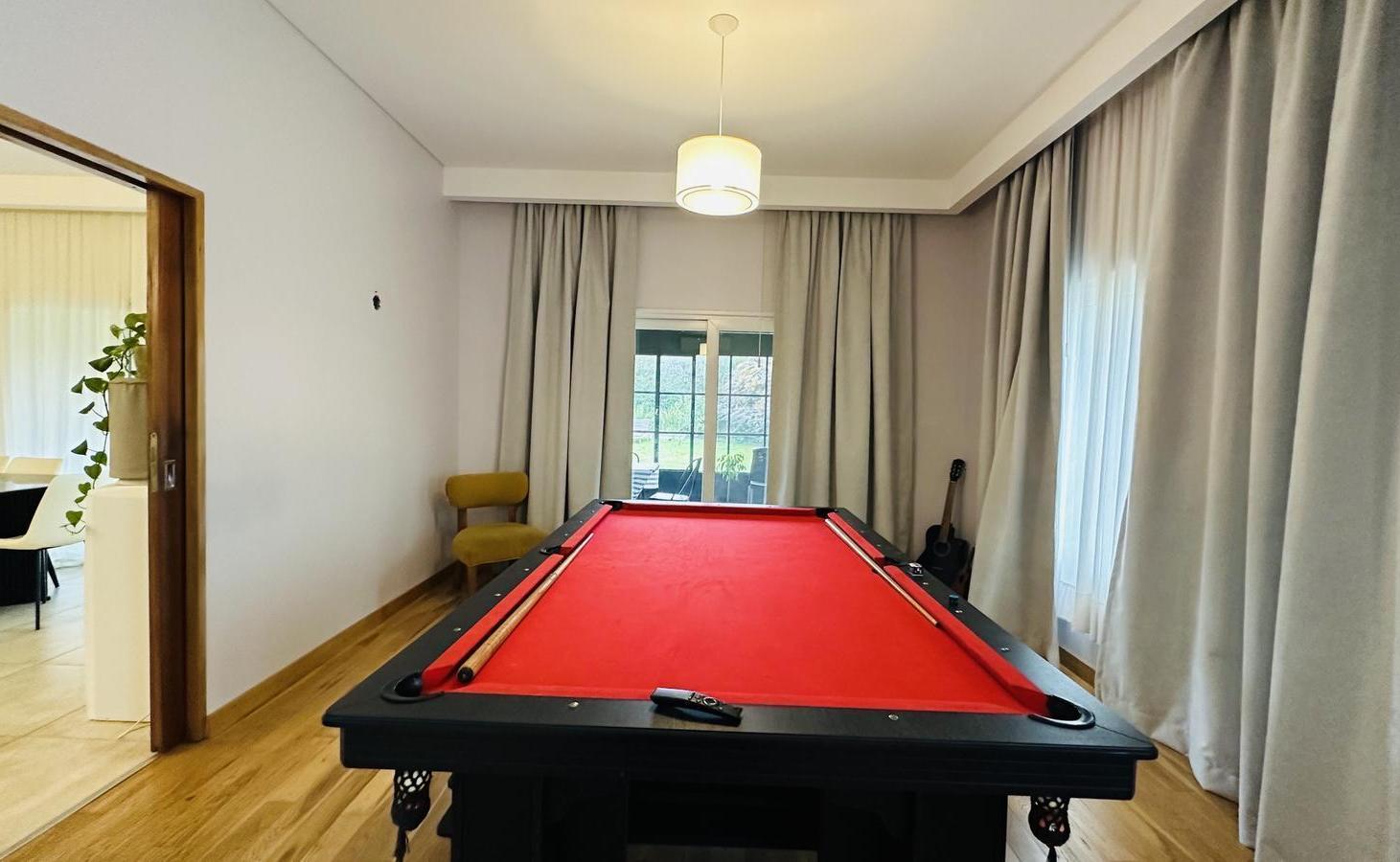 Foto de Casa 6 Ambientes con Piscina - Barrio Santa Guadalupe, imagen 2