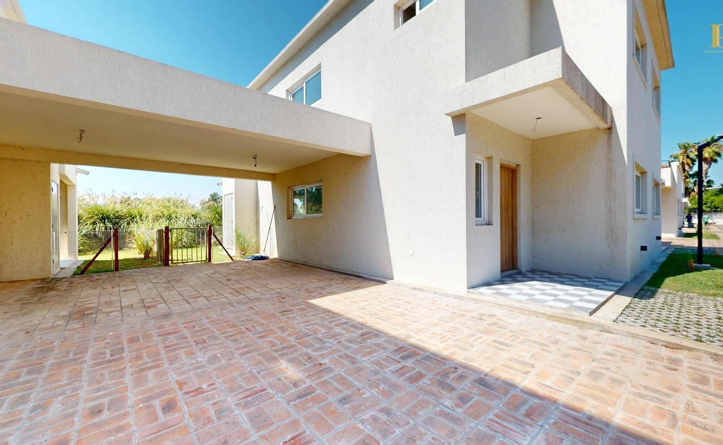 Foto de VENTA Casa Dúplex 5 amb c cochera a estrenar pileta padle SUM GYM, imagen 3
