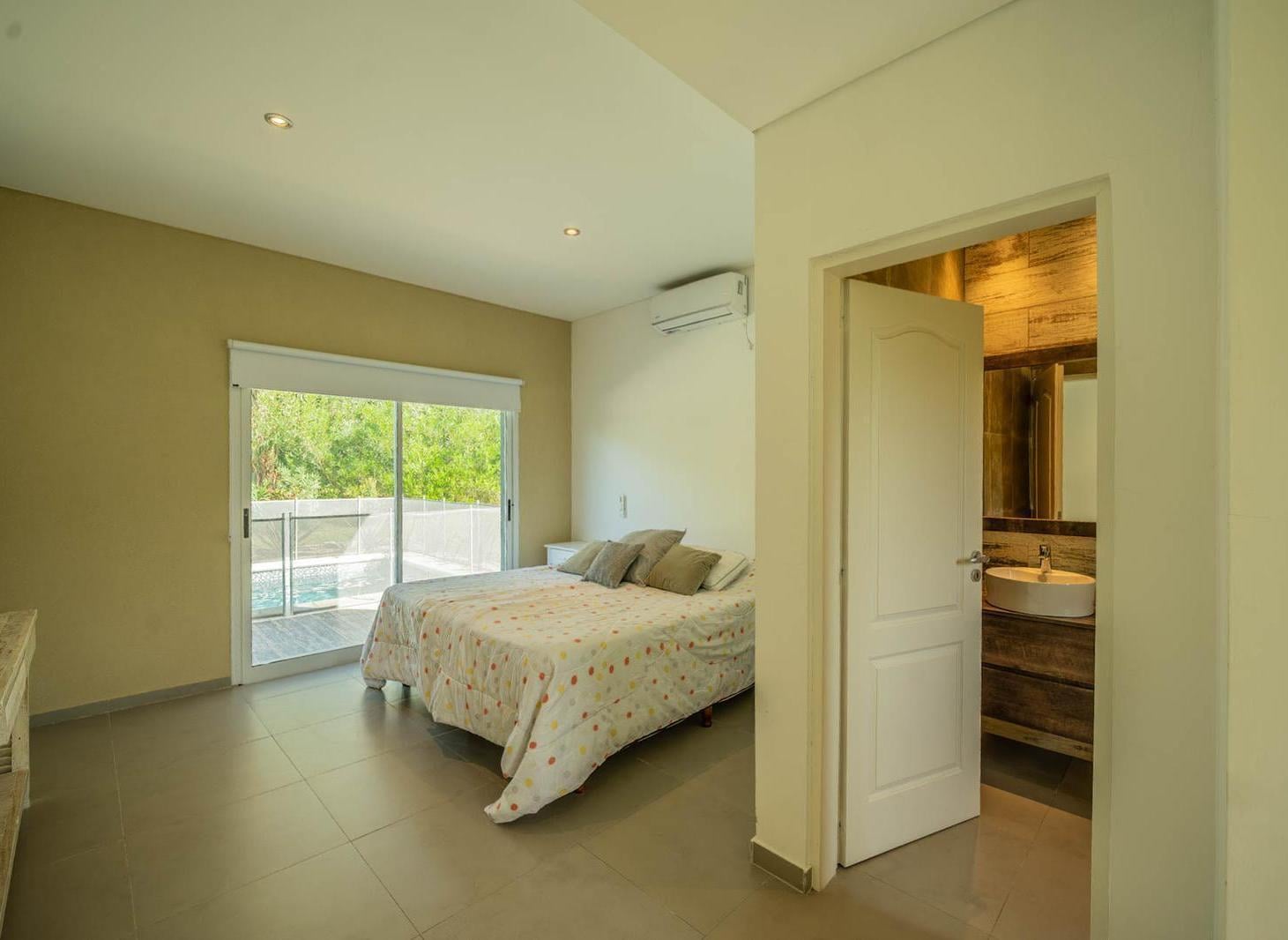 Foto de Venta casa 5 ambientes con pileta, quincho en Golf II, imagen 5