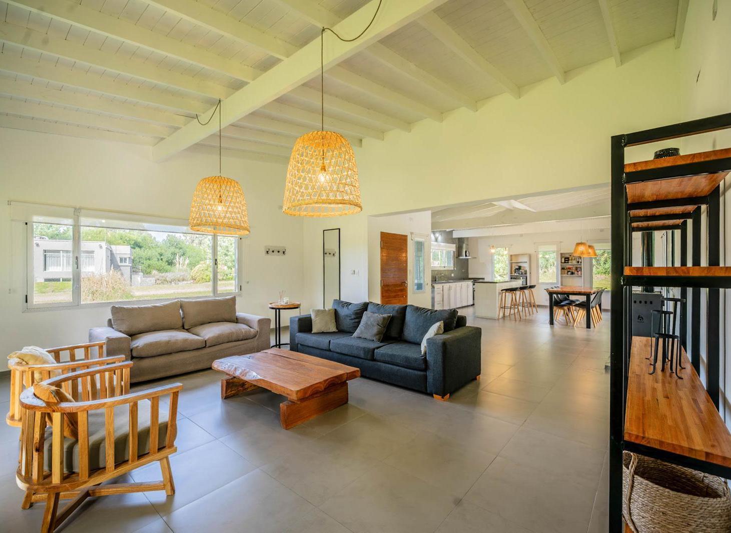 Foto de Venta casa 5 ambientes con pileta, quincho en Golf II, imagen 2
