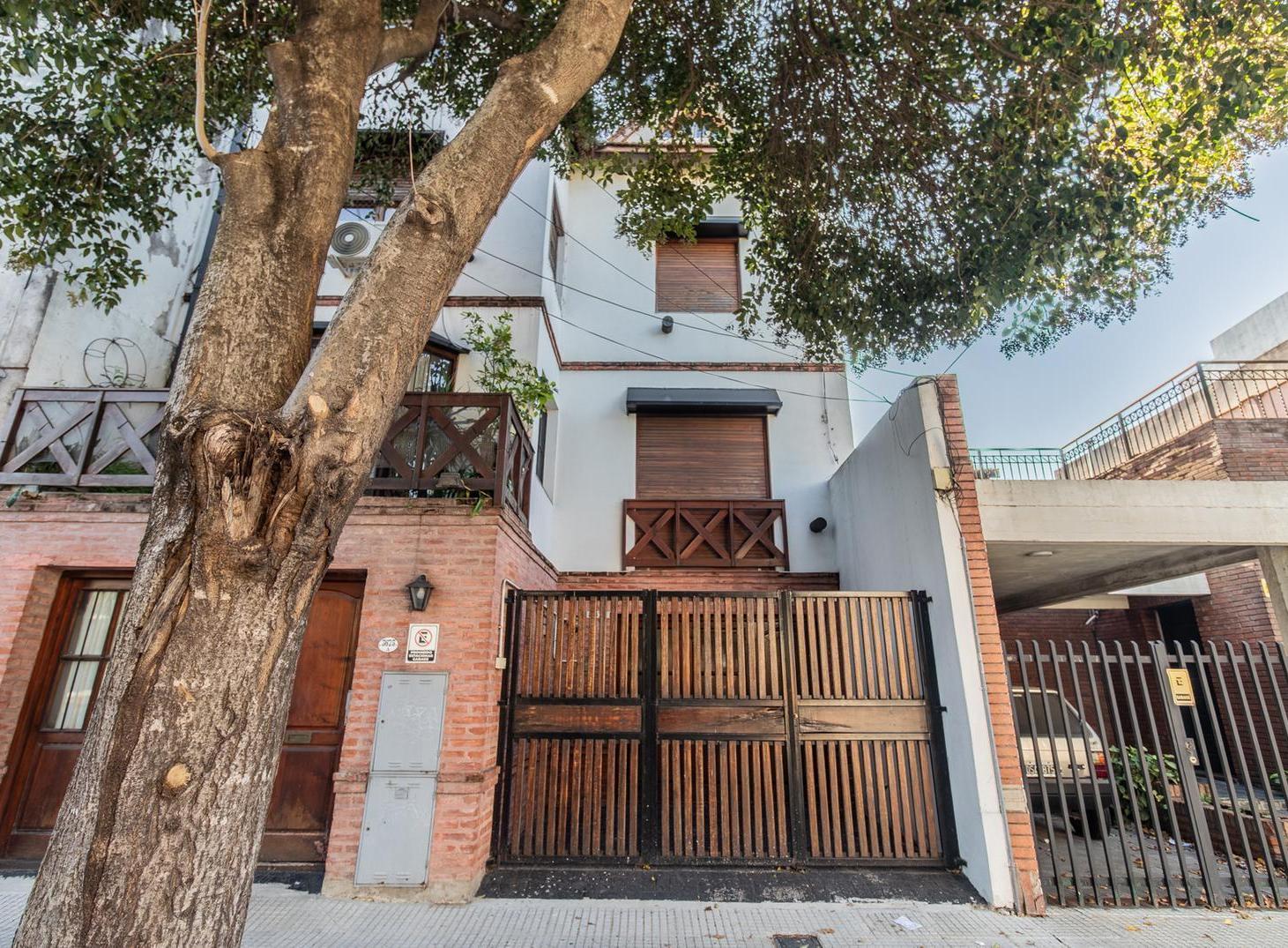 Foto de Triplex de Categoría en Villa del Parque con Patio y Ambientes Súper, imagen 2
