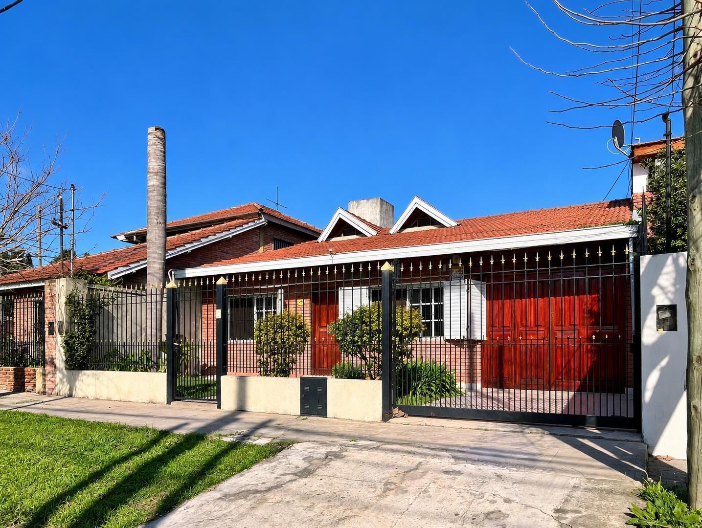 Foto de Casa de 5 ambientes y quincho con baño y dormitorio en Luis Guillón, imagen 3