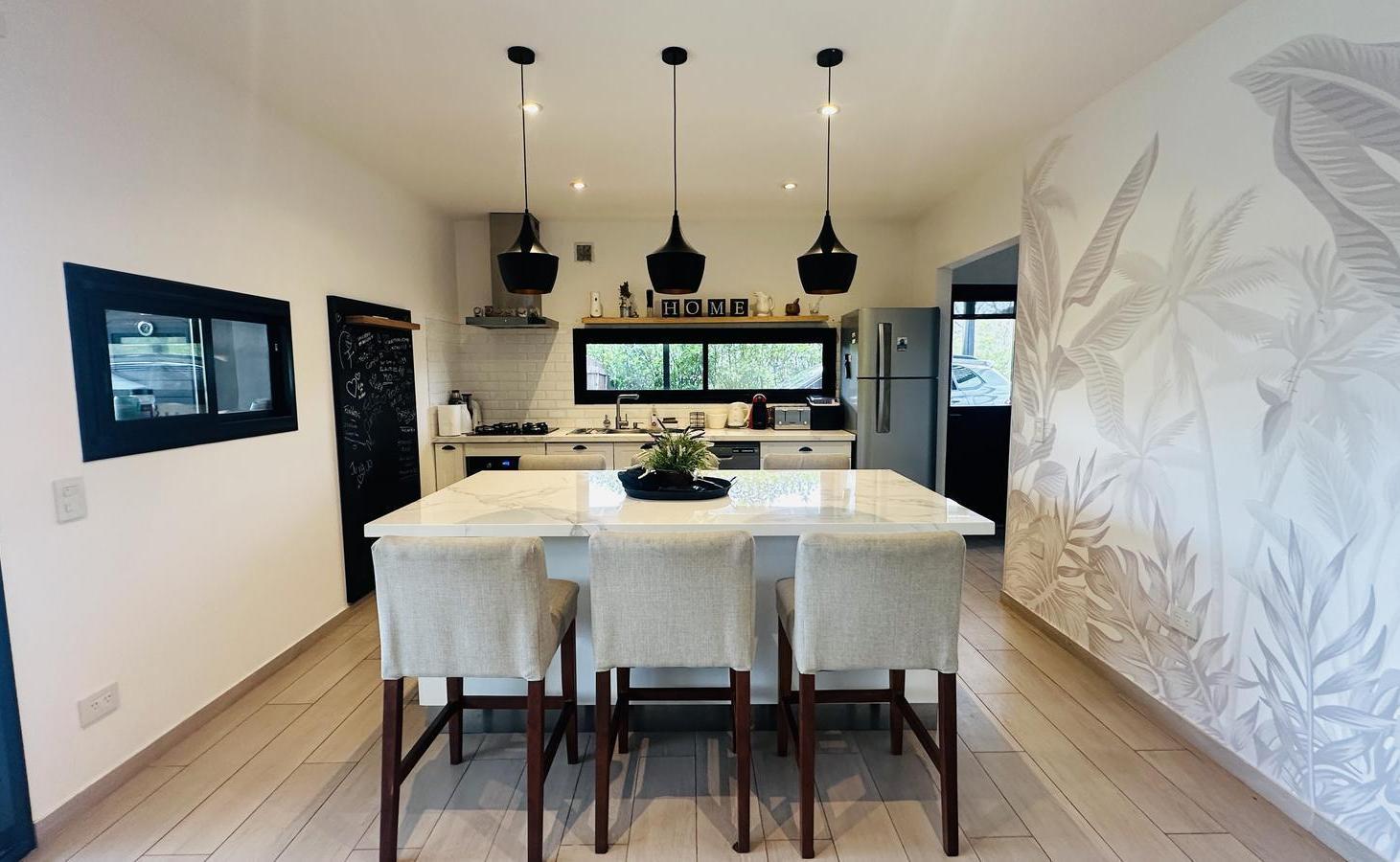 Foto de Casa 5 Ambientes con 2 Suites y Piscina - Barrio Santa Guadalupe, imagen 4