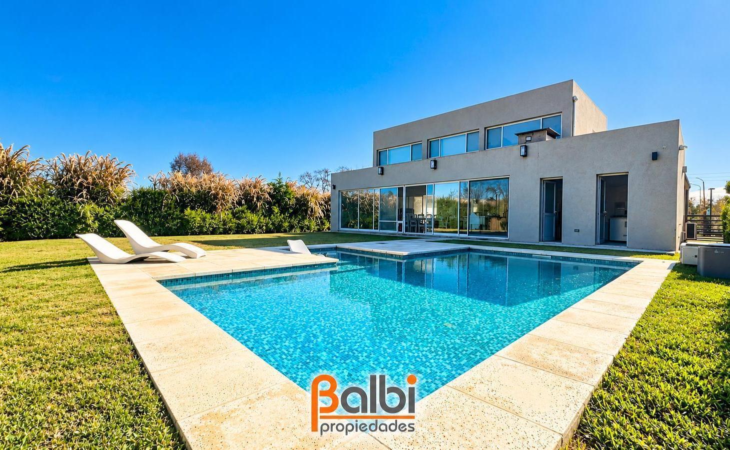 Foto de Casa 5 Ambientes con piscina - Barrio Santa Guadalupe, imagen 2