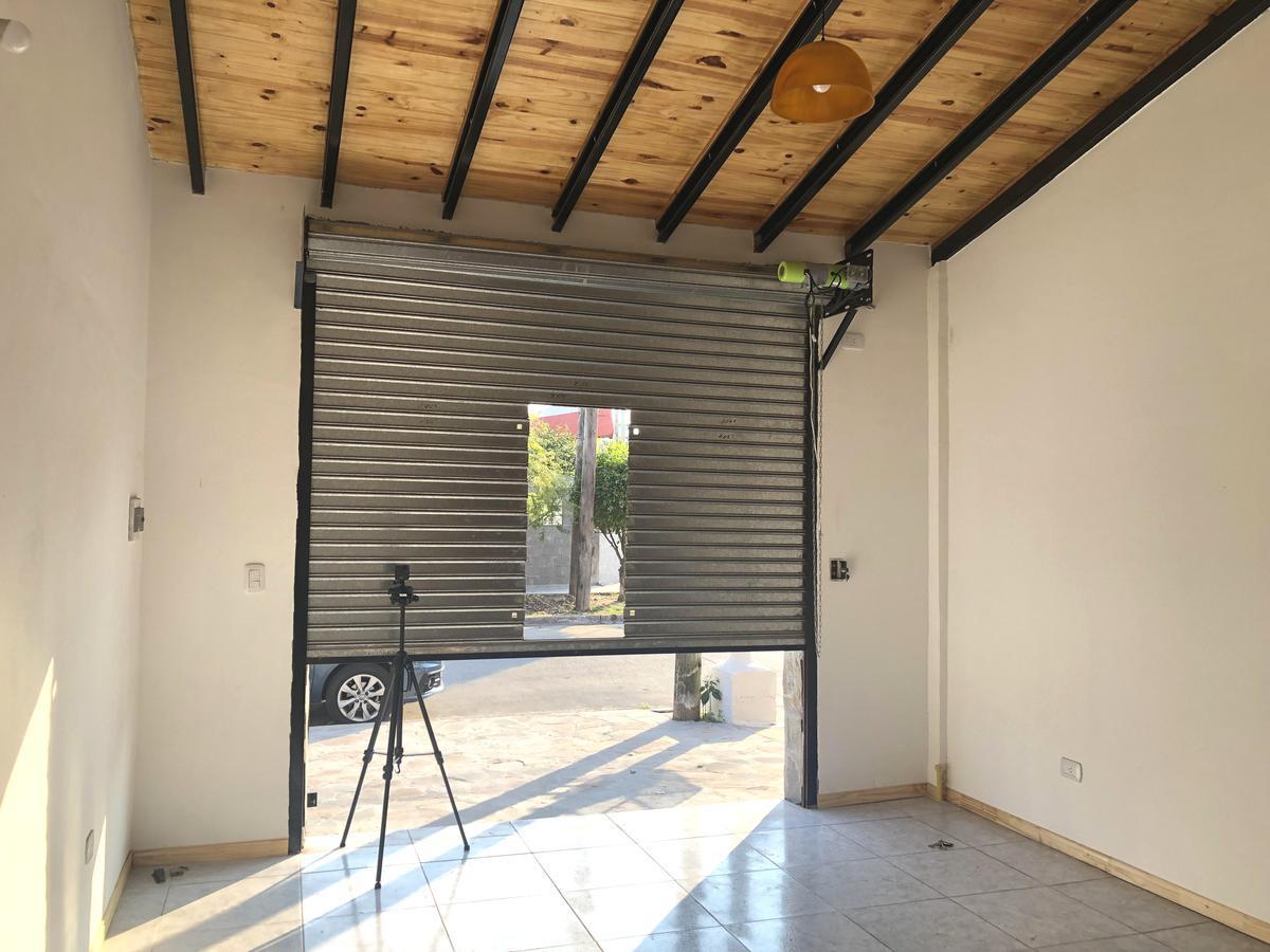 Foto de Venta en bloque 2 locales comerciales y 3 ph con patio, ideal inversión, imagen 2