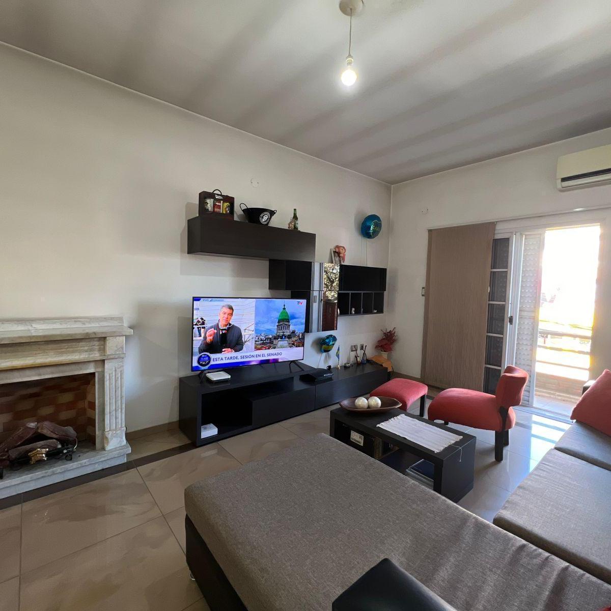 Foto de Departamento 4 ambientes con balcon sobre Av Luro - Laferrere - APTO, imagen 2