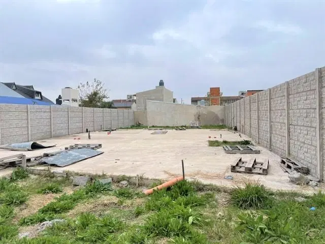 Terreno  en Ciudad Evita. Con platea, posibilidad de construir inmediatamente. 3