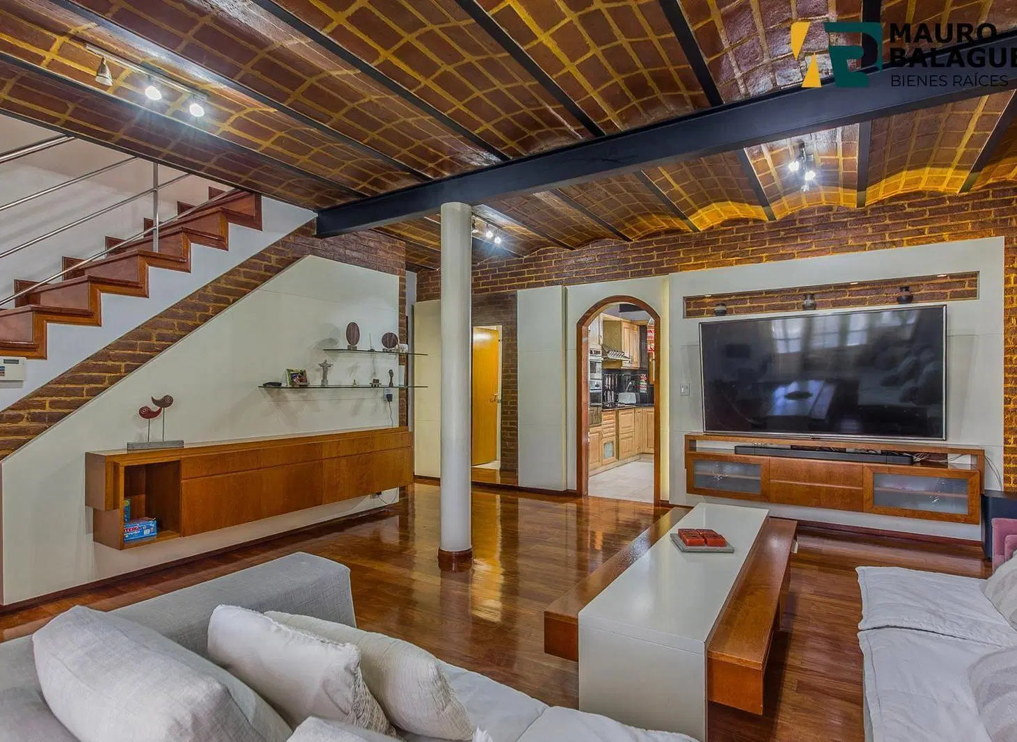 Casa en dos plantas Impecable en Ciudad Evita - 3 dormitorios - Pileta 1