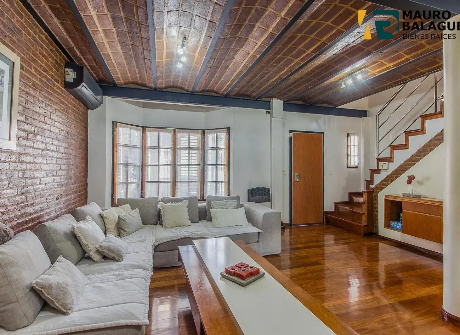 Casa en dos plantas Impecable en Ciudad Evita - 3 dormitorios - Pileta 4
