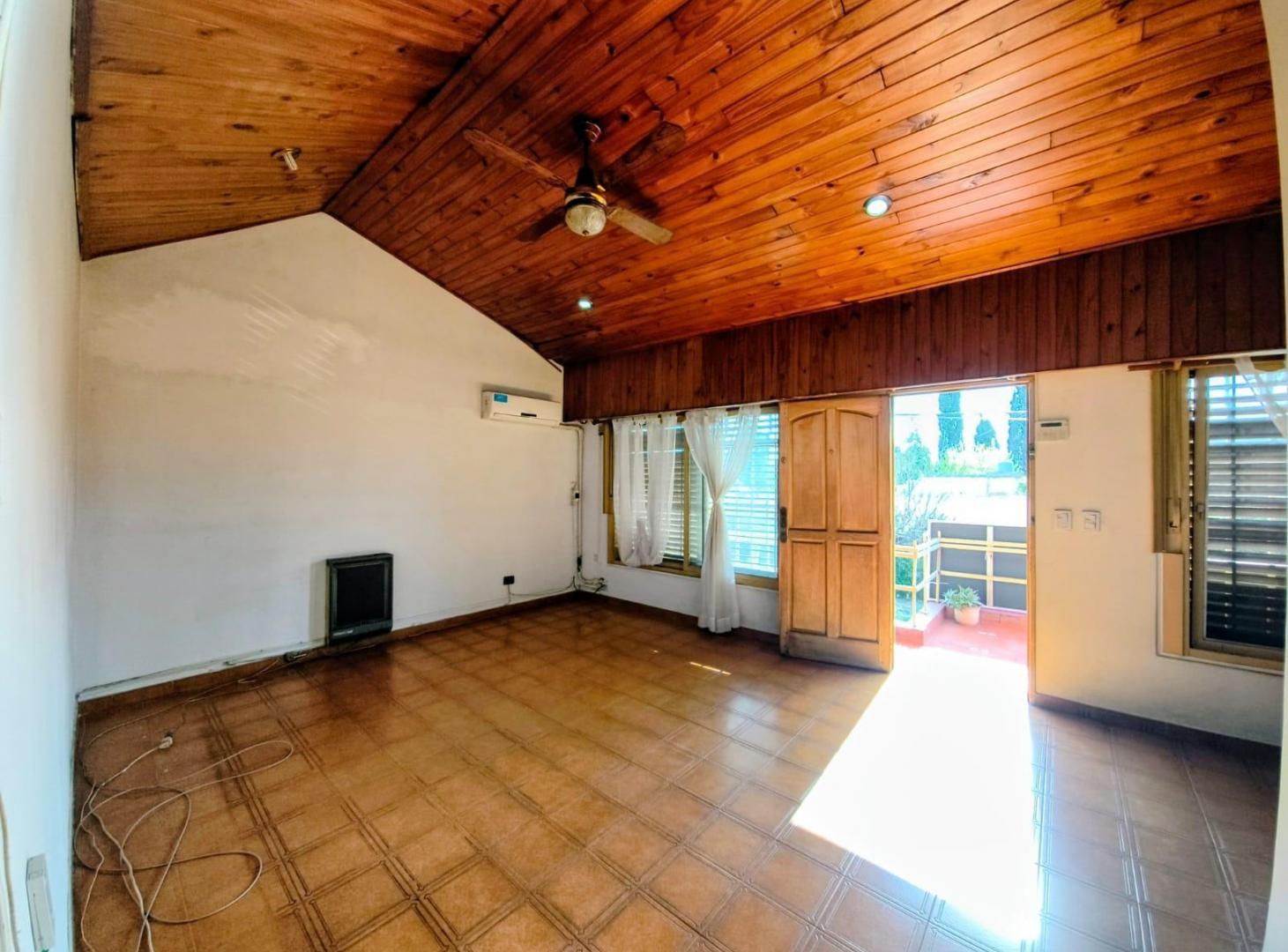 Foto de Casa en Isidro Casanova, imagen 2