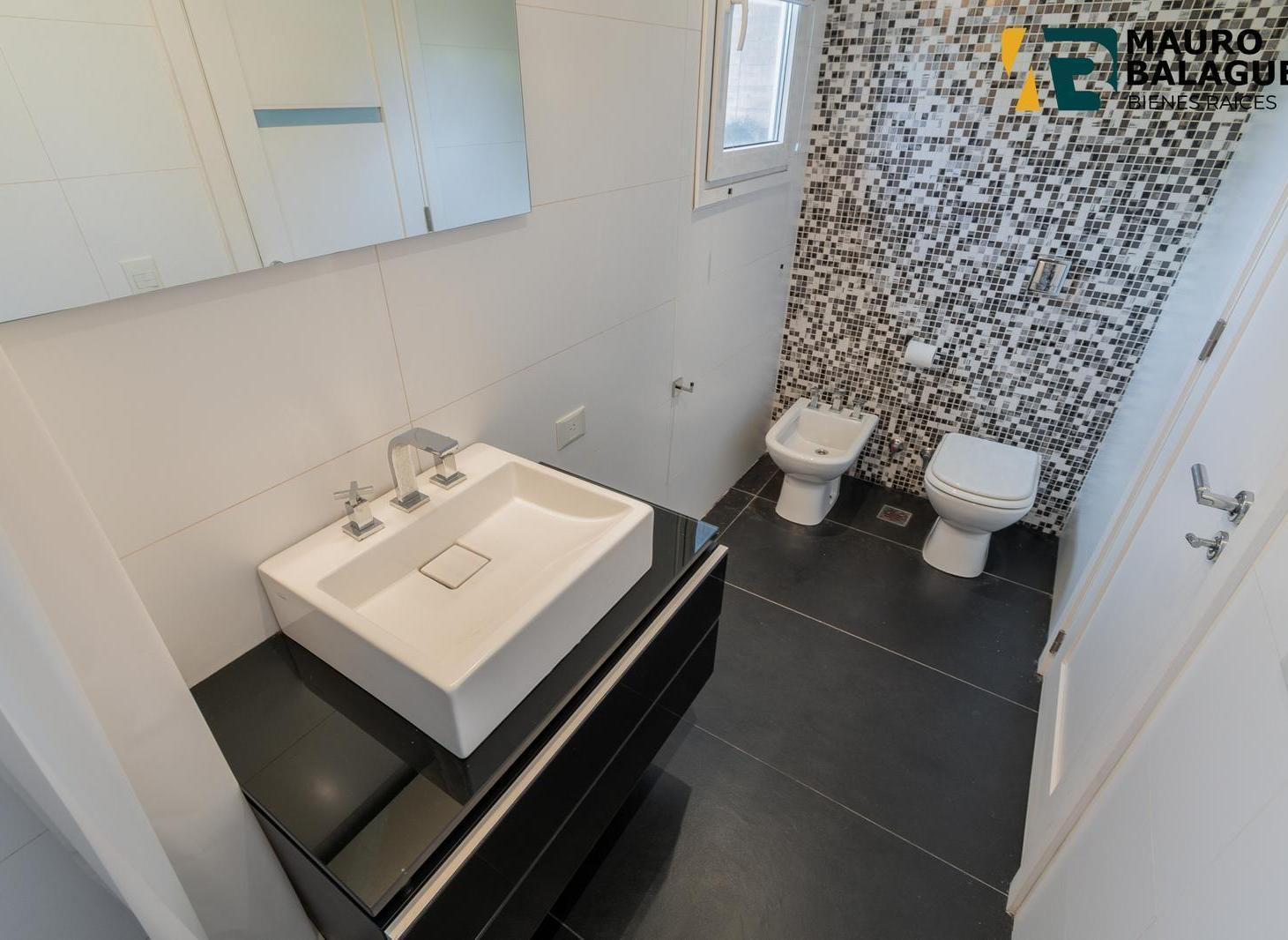 Foto de Venta de casa en La Deseada, imagen 1