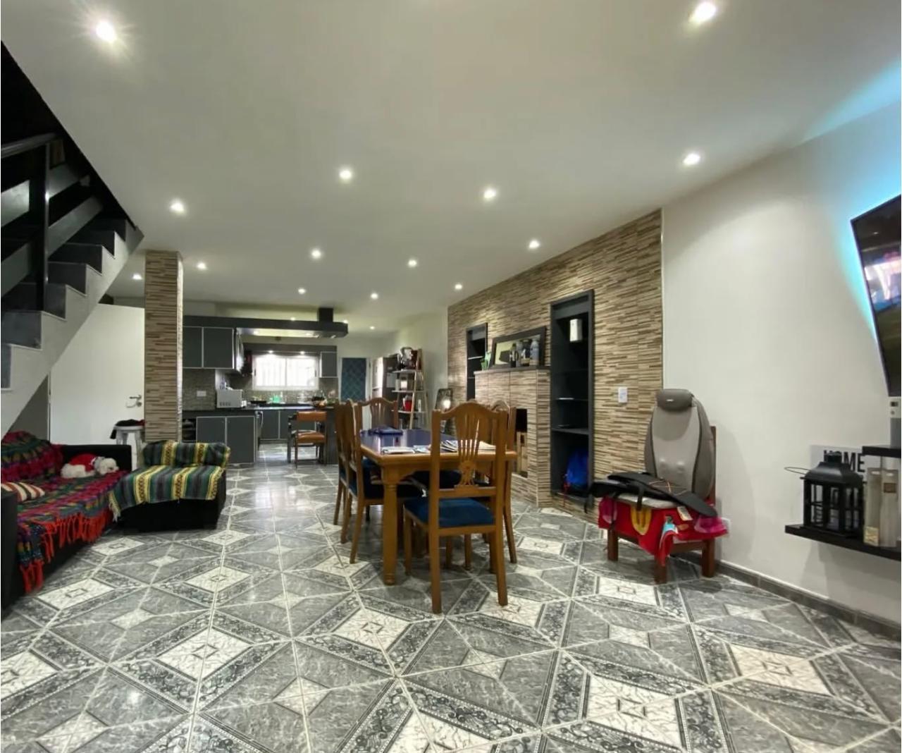 Foto de Alquiler Casa en Ciudad Evita - 4 dormitorios, imagen 3