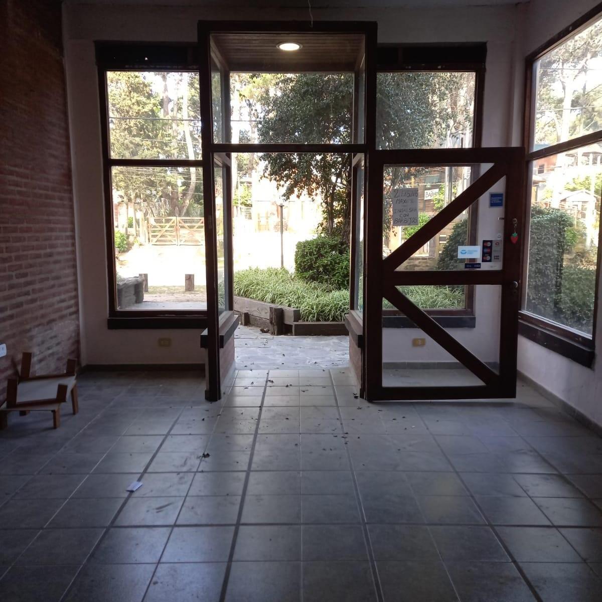 Locales Comerciales y Departamentos en Block - Costa del Este 4