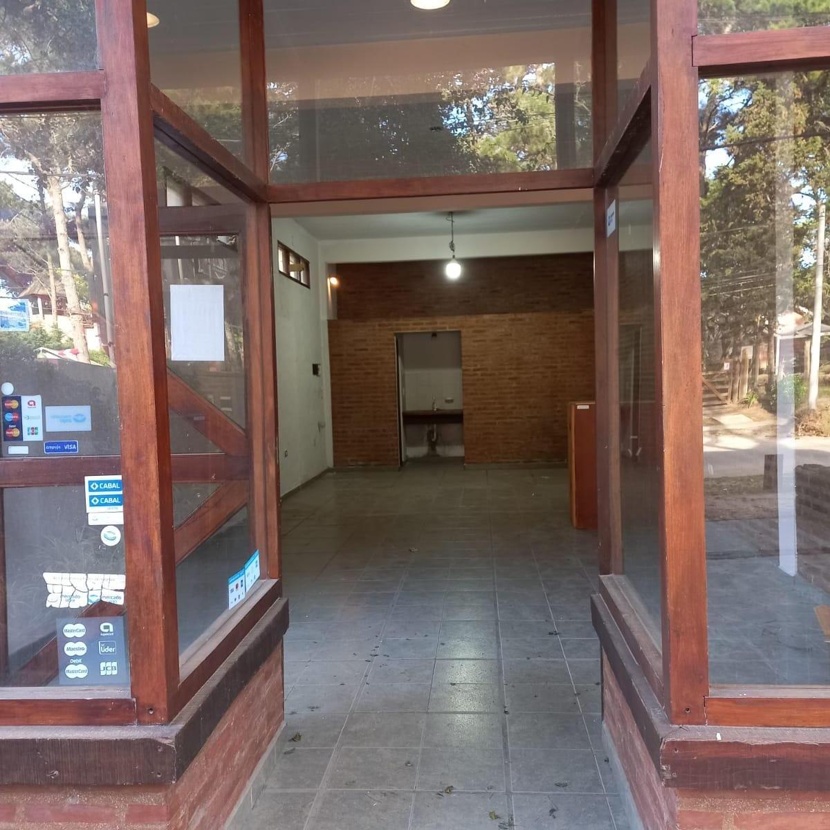 Locales Comerciales y Departamentos en Block - Costa del Este 3