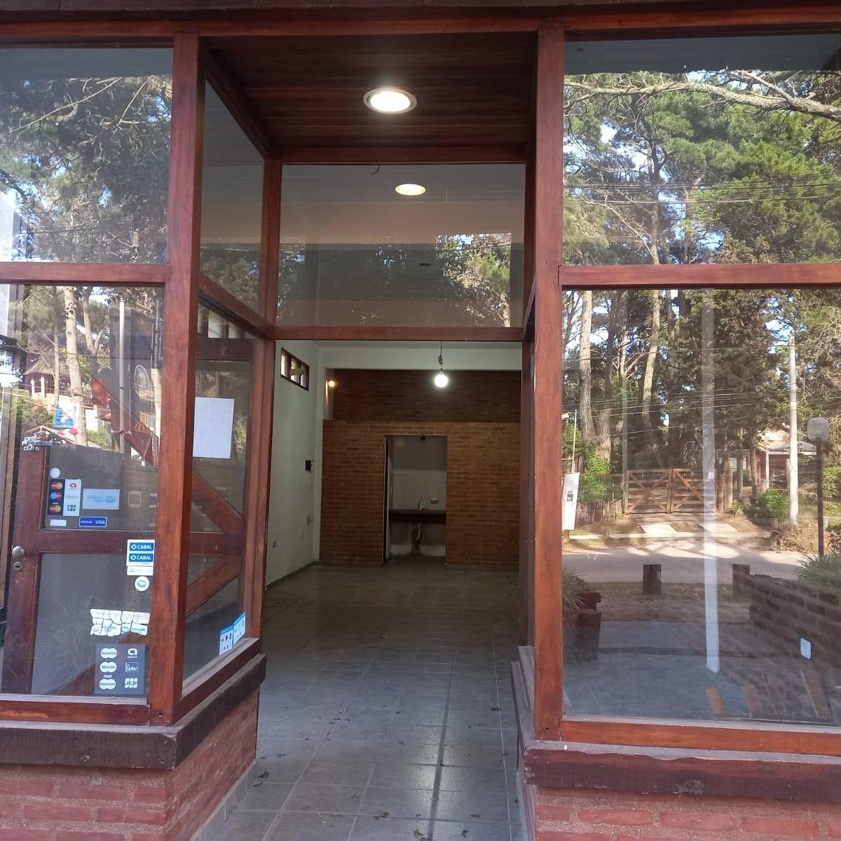 Locales Comerciales y Departamentos en Block - Costa del Este 1